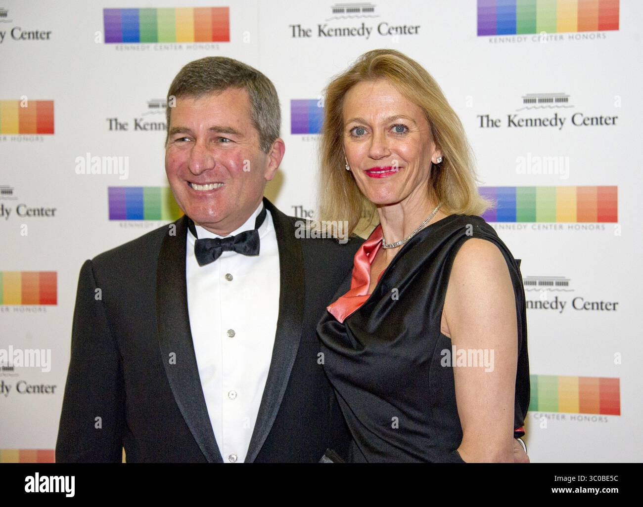 4 dicembre 2016 - Washington, DC, USA - Charles Rivkin e sua moglie, Susan, arrivano per il 39 ° anniversario Kennedy Center Honors al Dipartimento di Stato degli Stati Uniti a Washington, D.C., il 3 dicembre 2016. (Immagine di credito: © Ron Sachs/CNP/TNS tramite filo ZUMA) Foto Stock