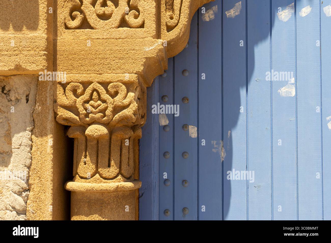 Una passeggiata attraverso la medina di Essaouira in Marocco Foto Stock