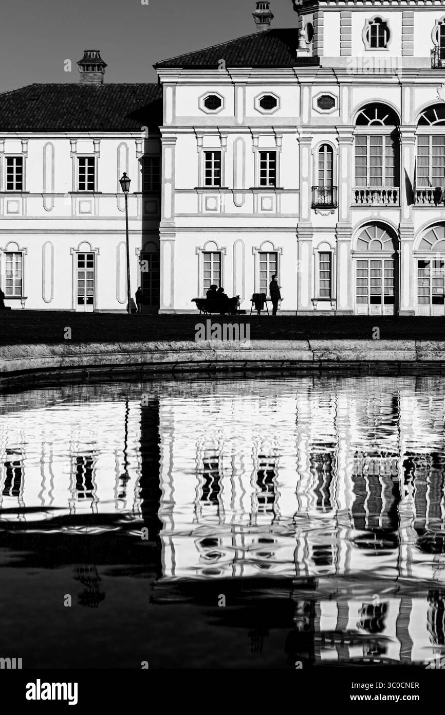La Tesoriera Villa nel suo omonimo Parco in bianco e nero. Un parco del XVII secolo vicino alla città moderna. Foto Stock