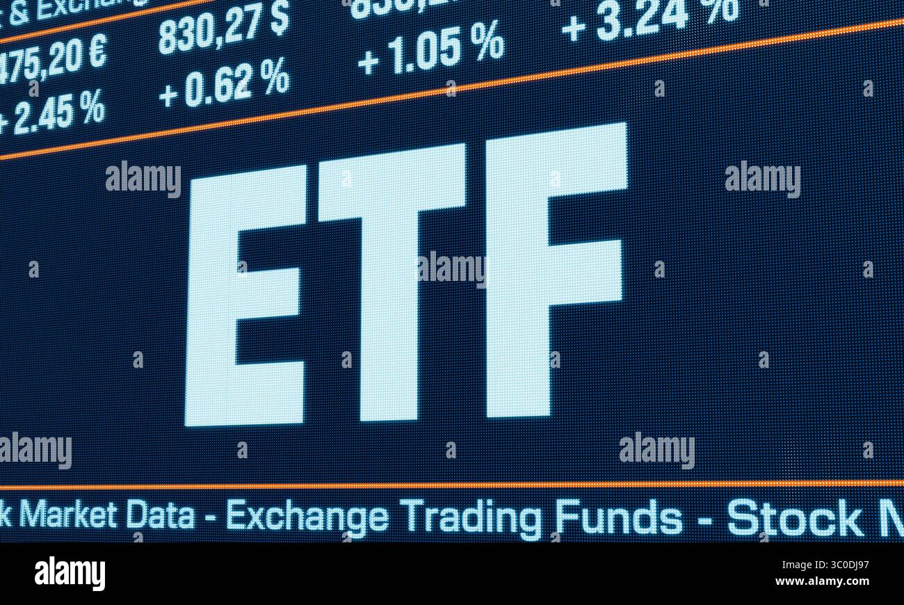 Simbolo ETF sul display simbolo ETF sul display blu. EExchange-Traded Fund, fondo fiduciario. Mercato finanziario, indice, settore o ETF su materie prime, investimento globale. Illustrazione 3D stock market172s02 etf Concept Foto Stock