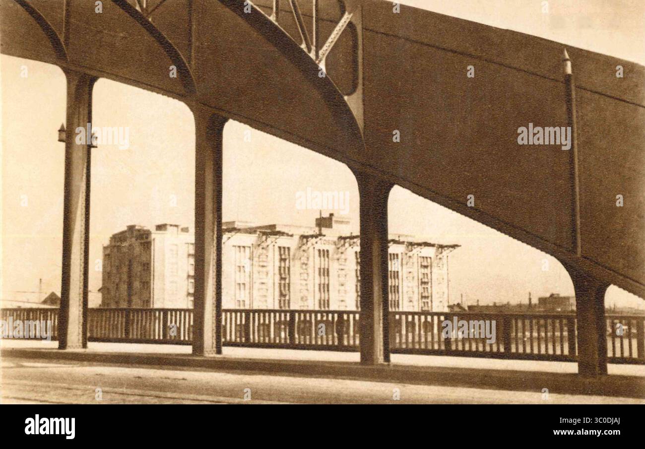 Foto d'epoca del ponte Eitai sul fiume Sumida a Tokyo, Giappone - 1932 Foto Stock