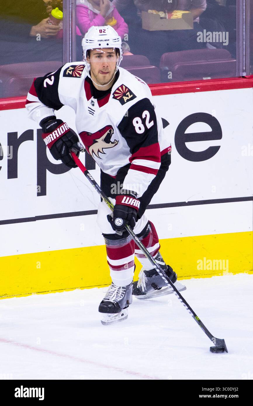8 novembre 2018: Il difensore degli Arizona Coyotes Jordan Oesterle (82) in azione durante la partita NHL tra Arizona Coyotes e Philadelphia Flyers al Well Fargo Center di Philadelphia, Pennsylvania. Christopher SzagolaCal Sport Media (immagine di credito: &Copy; Chris Szagola/CSM tramite cavo ZUMA) Foto Stock