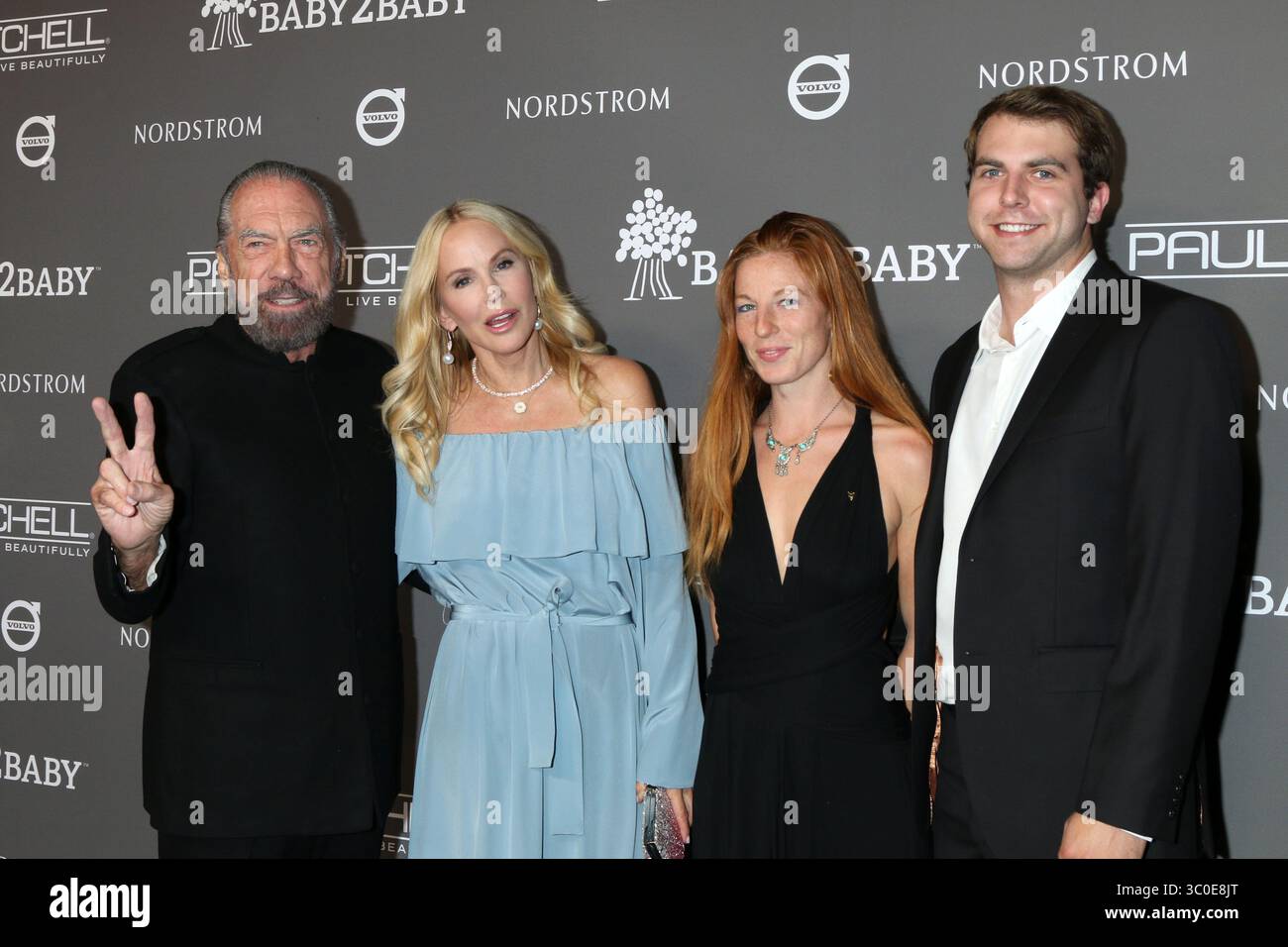 10 novembre 2018 - Culver City, CA, USA - LOS ANGELES - 10 novembre: John Paul DeJoria, Eloise Broady DeJoria, Guest, John Anthony DeJoria al 2018 Baby2Baby Gala presso i 3Labs il 10 novembre 2018 a Culver City, CA (immagine di credito: © Kathy Hutchins via ZUMA Wire) Foto Stock