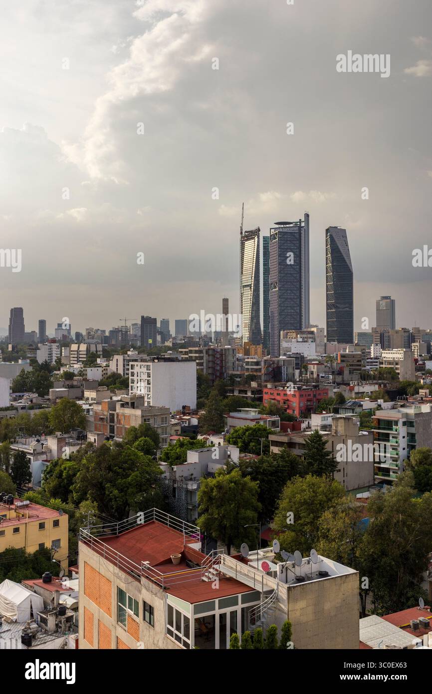 CITTÀ DEL MESSICO, Messico, 7-17-2018. Vista diurna sulla skyline di Colonia Condesa a Città del Messico, o CDMX come è anche conosciuta. Foto Stock