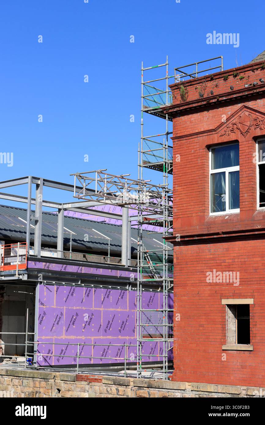 Installazione di telai in acciaio per la costruzione di collegamenti civici Radcliffe a Greater manchester nel regno unito Foto Stock