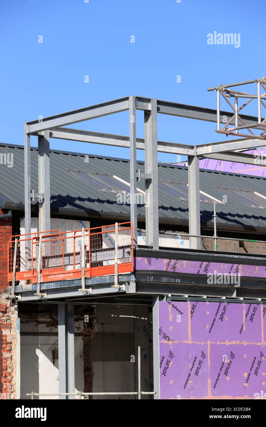Installazione di telai in acciaio per la costruzione di collegamenti civici Radcliffe a Greater manchester nel regno unito Foto Stock
