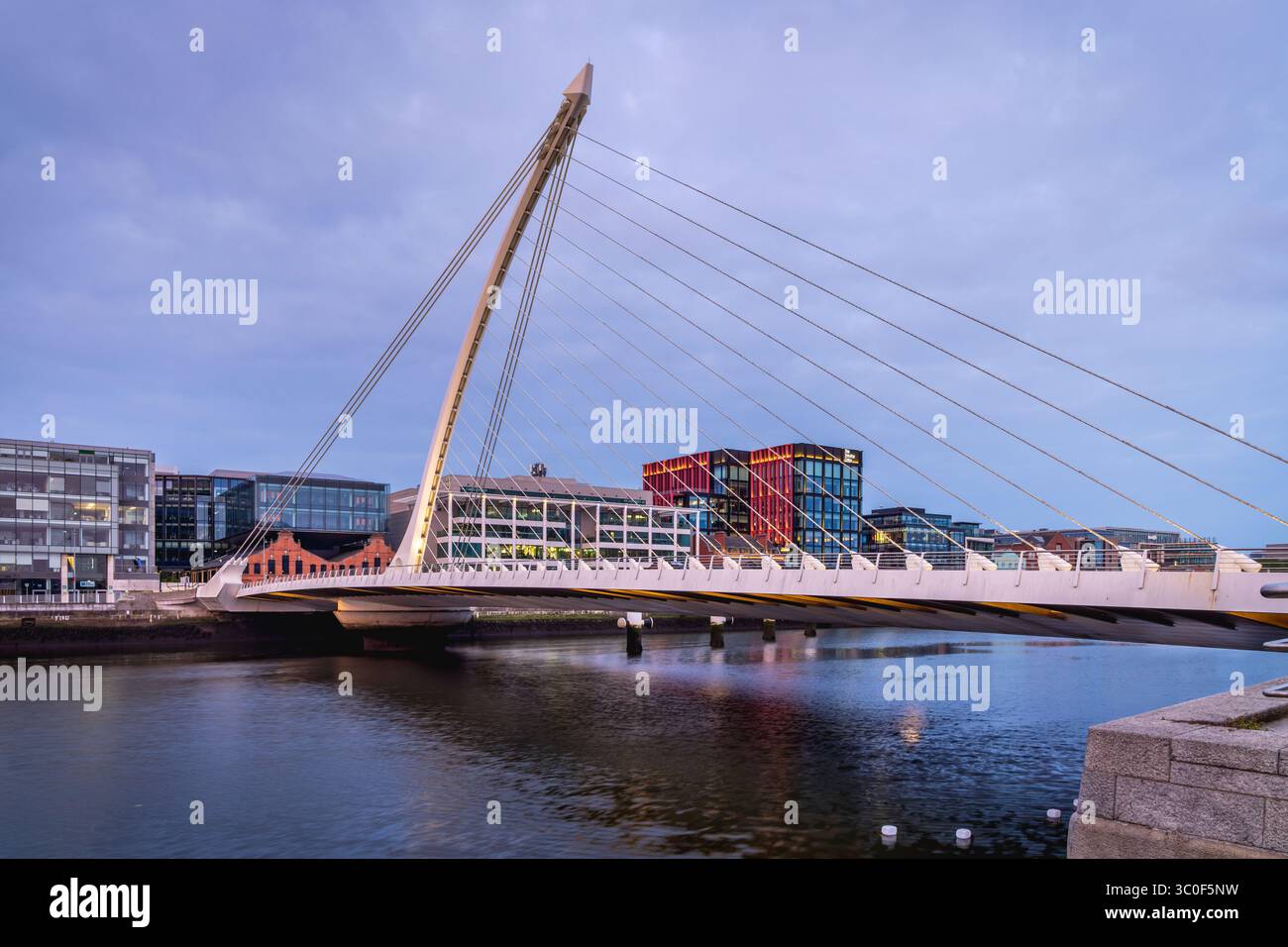 Samuel Beckett Bridge sul fiume Liffey a Dublino, Irlanda Foto Stock