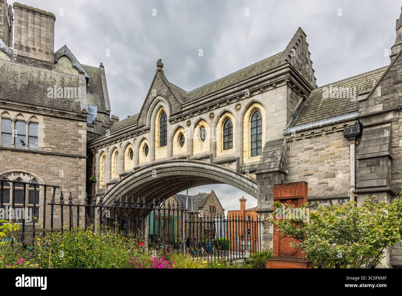 Ponte pedonale coperto che collega la cattedrale di Christ Church alla Synod Hall, Dublino Foto Stock