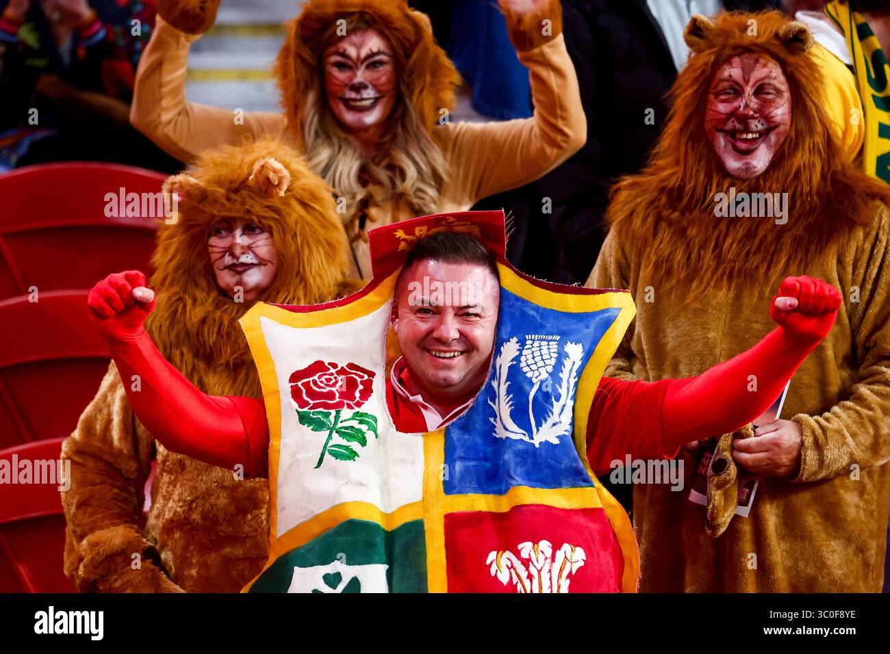 Brisbane,Australia,19,luglio,2025 tifosi / tifosi dei Lions - mare di rosso Australia Wallabies contro The British & Irish Lions, 1st test, Rugby Union crediti: Jason o'Brien / secondi rimanenti /Alamy Foto Stock