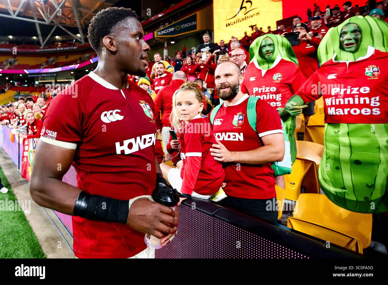 Brisbane,Australia,19,luglio,2025 Maro Itoje (Capitano) con la folla dopo la vittoria - 'Prize Winning Maroes (sic)' Australia Wallabies contro The British & Irish Lions, The 1st test, Rugby Union Credit: Jason o'Brien / Seconds Left /Alamy Foto Stock