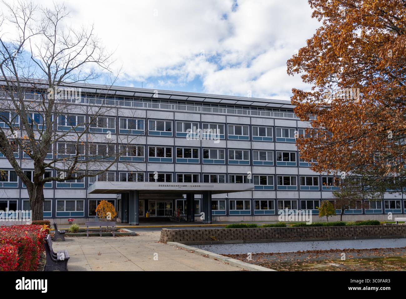 Edificio per uffici del Dipartimento del lavoro dello Stato di New York a W. Averell Harriman State Office Campus, Albany, New York, USA Foto Stock