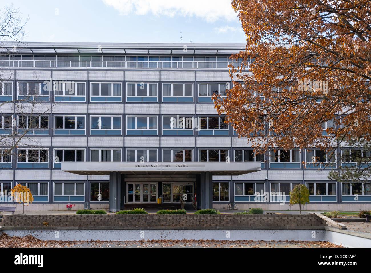 Edificio per uffici del Dipartimento del lavoro dello Stato di New York a W. Averell Harriman State Office Campus, Albany, New York, USA Foto Stock