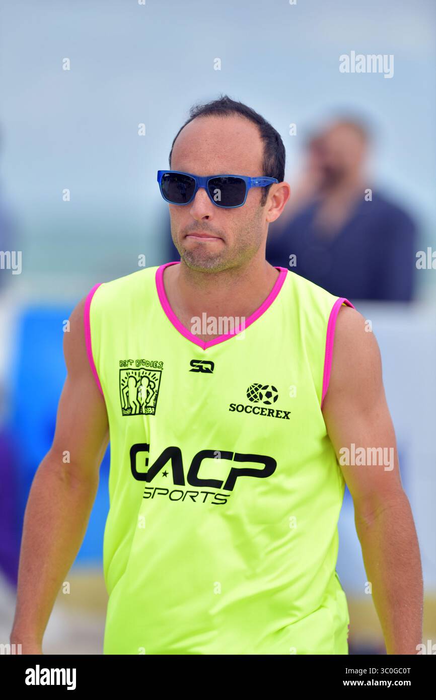 MIAMI, FL - 17 NOVEMBRE: Landon Donovan partecipa al World Futbol Gala - Celebrity Beach Soccer Match presentato da GACP Sports and Sports Illustrated Swimsuit e Benefit Best Buddies Charity al Collins Park il 17 novembre 2018 a Miami, Florida... persone: Landon Donovan (immagine di credito: © SMG via ZUMA Wire) Foto Stock