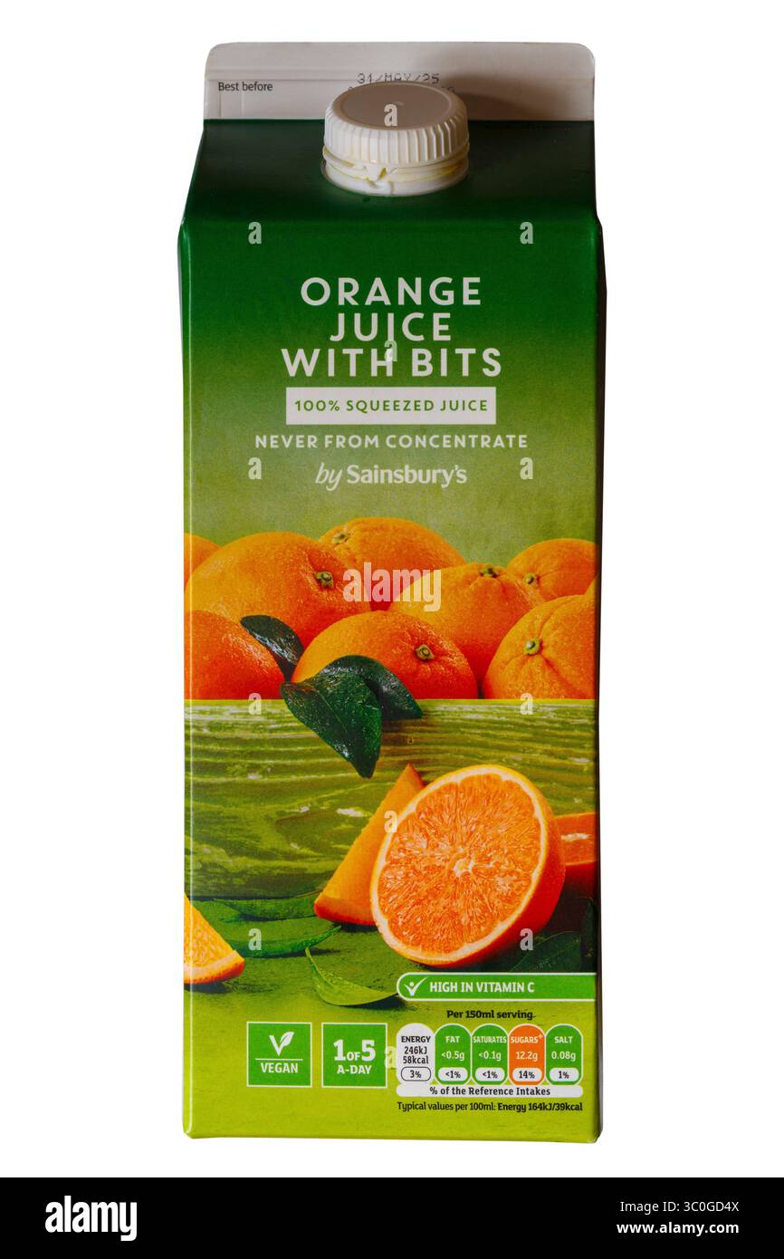 Cartone di succo d'arancia Sainsburys con parti isolate su sfondo bianco bevanda di succo d'arancia, succo spremuto puro Foto Stock Cartone di succo d'arancia Sainsburys con parti isolate su sfondo bianco bevanda di succo d'arancia, succo spremuto puro Foto Stock