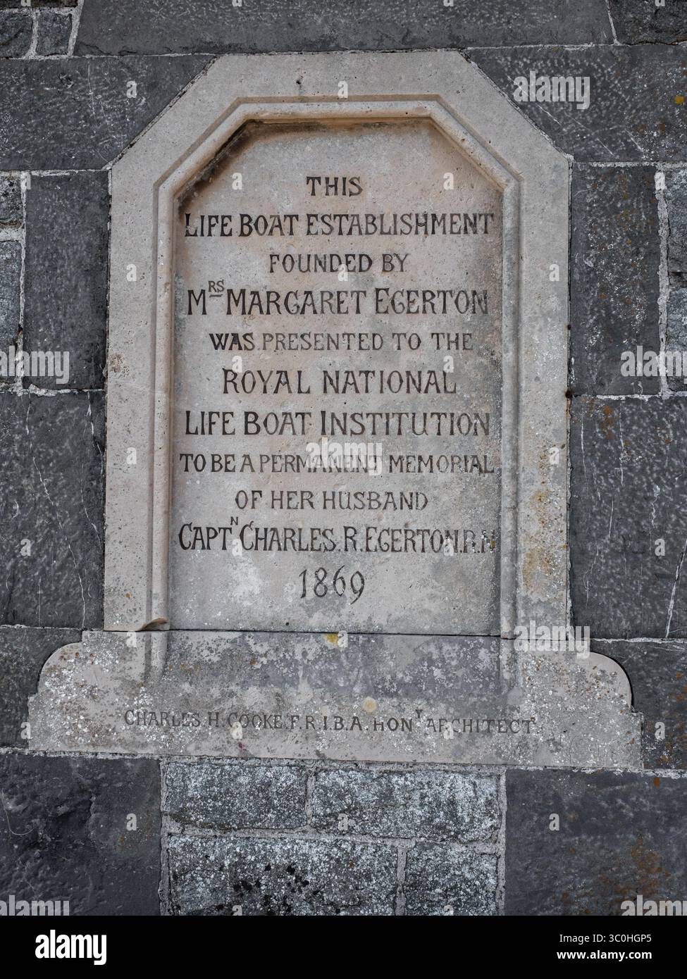 RNLI Life Boat Memorial a Solva, Pembrokeshire, Galles occidentale, Regno Unito Foto Stock