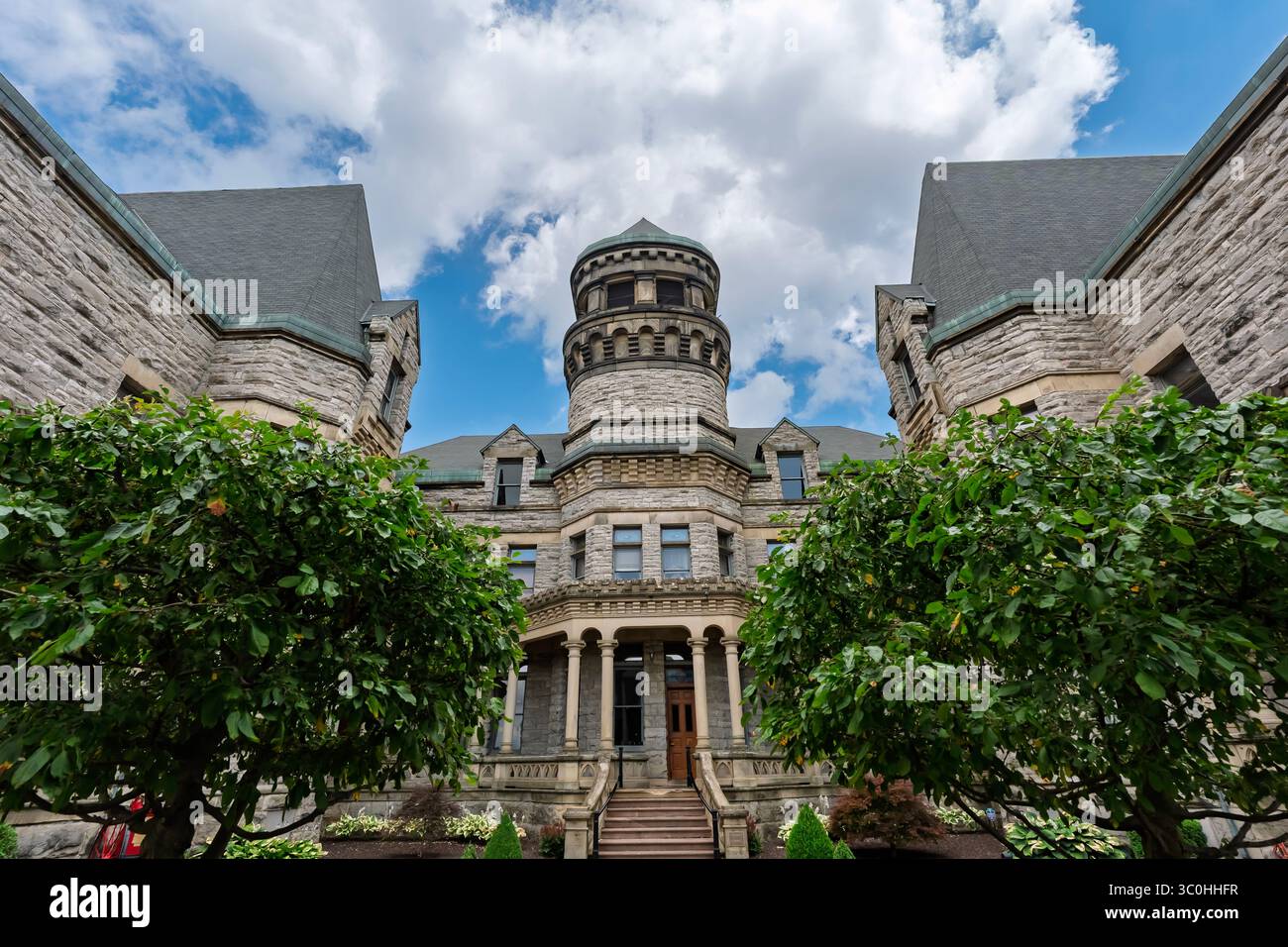 L'Ohio State Reformatory di Mansfield, Ohio, costruito tra il 1886 e il 1910, è una prigione storica famosa per il suo ruolo nella Shawshank Redemption ed è ora un'attrazione turistica. Foto Stock