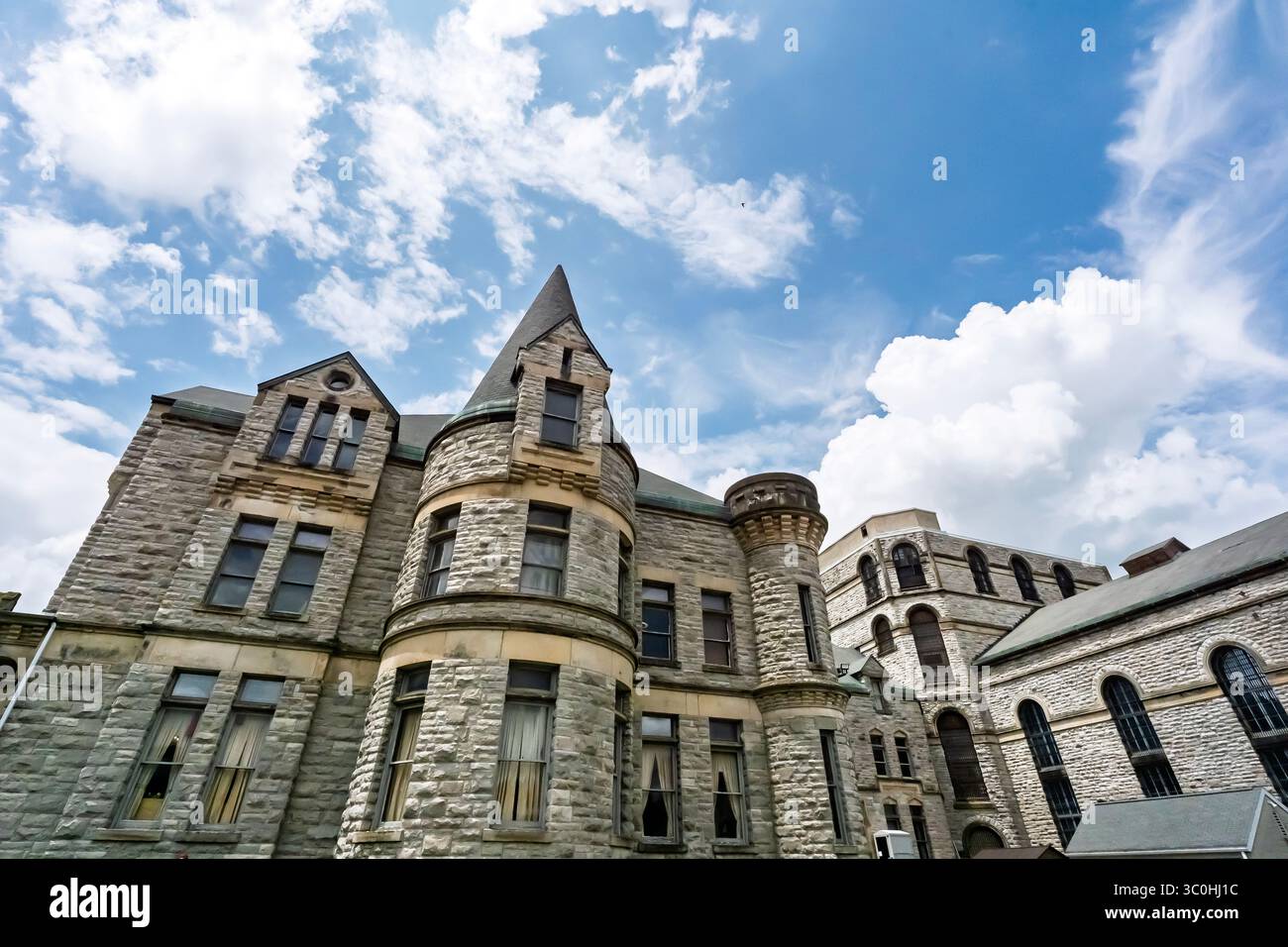 L'Ohio State Reformatory di Mansfield, Ohio, costruito tra il 1886 e il 1910, è una prigione storica famosa per il suo ruolo nella Shawshank Redemption ed è ora un'attrazione turistica. Foto Stock