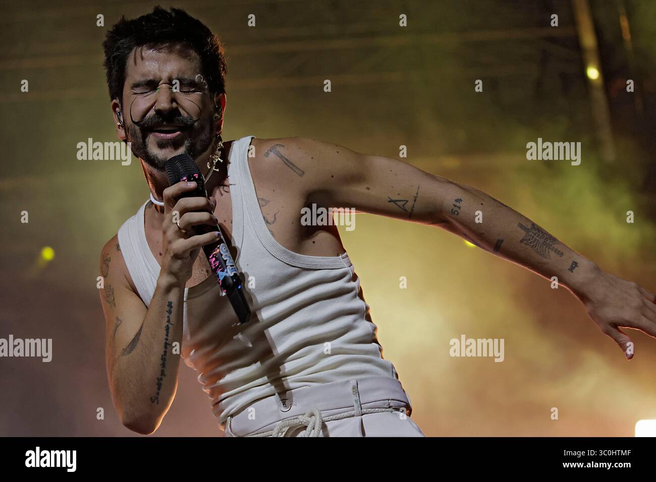 Siviglia, 28 giugno 2024. Il concerto di Camilo allo stadio Cartuja. Foto: Juan Flores. Archsev. Crediti: Album / Archivo ABC / Juan Flores Foto Stock