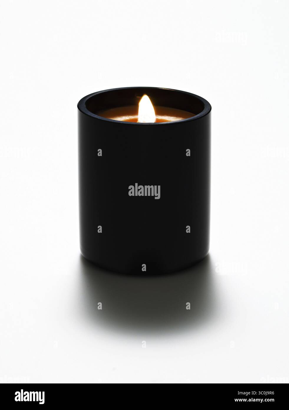 7 dicembre 2010 - New York, New York, Stati Uniti - Lit Candle (immagine di credito: © Novo Images/Glasshouse via ZUMA Wire) Foto Stock