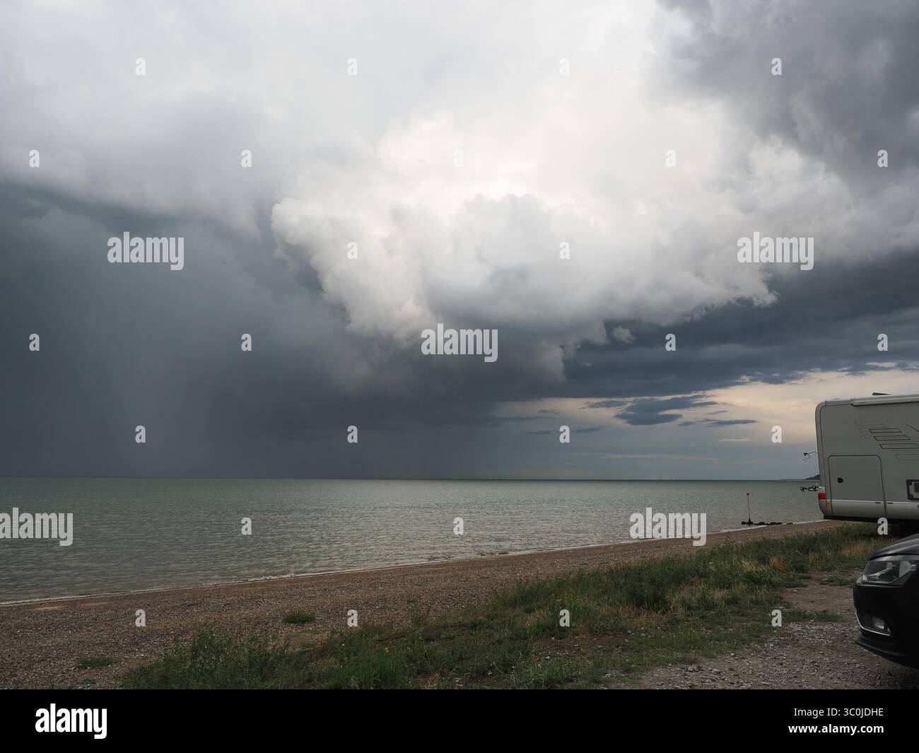 Sheerness, Kent, Regno Unito. 21 luglio 2025. Meteo nel Regno Unito: Nuvole di tempesta a Sheerness, Kent. Crediti: James Bell/Alamy Live News Foto Stock