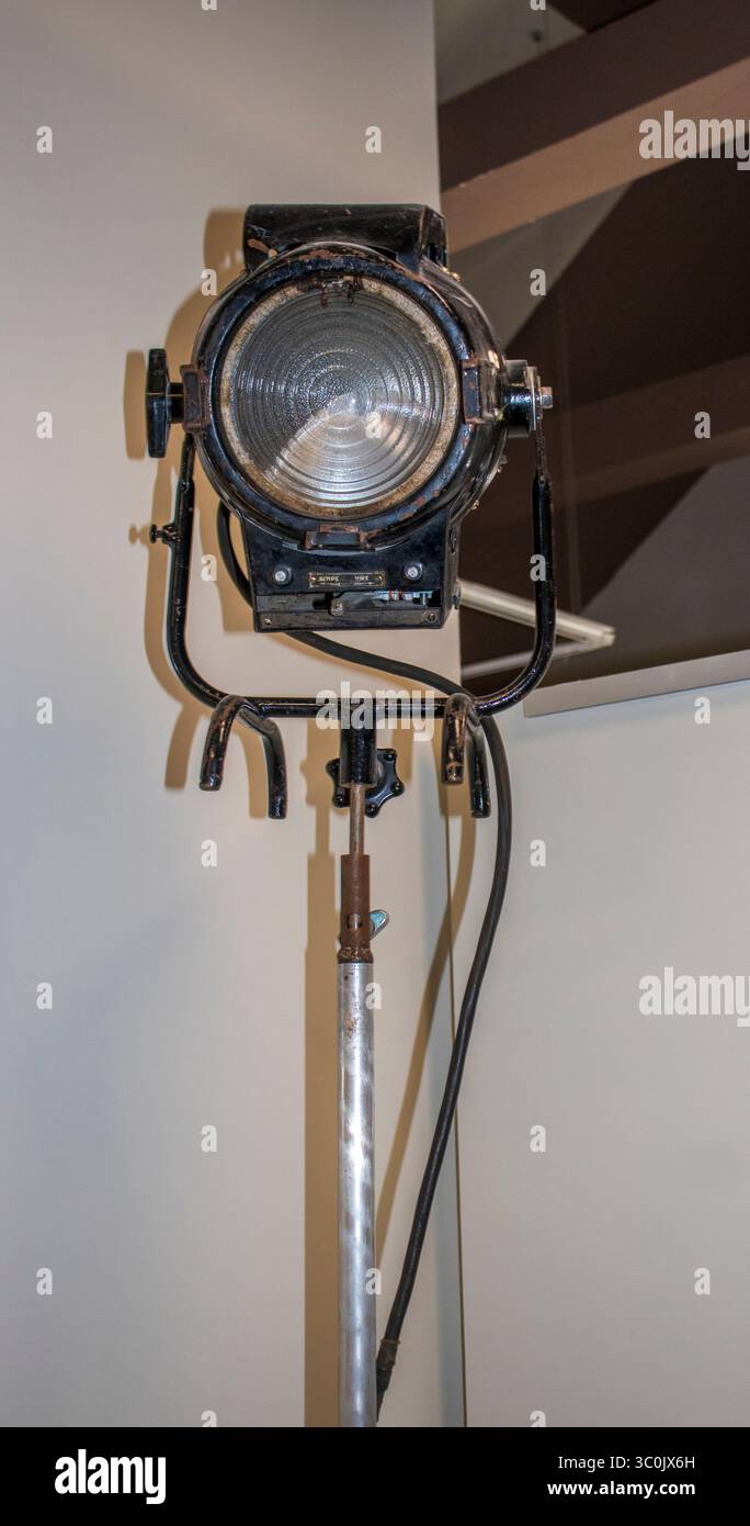 Ripresa del vecchio proiettore di luce d'epoca utilizzato durante la produzione del film Foto Stock