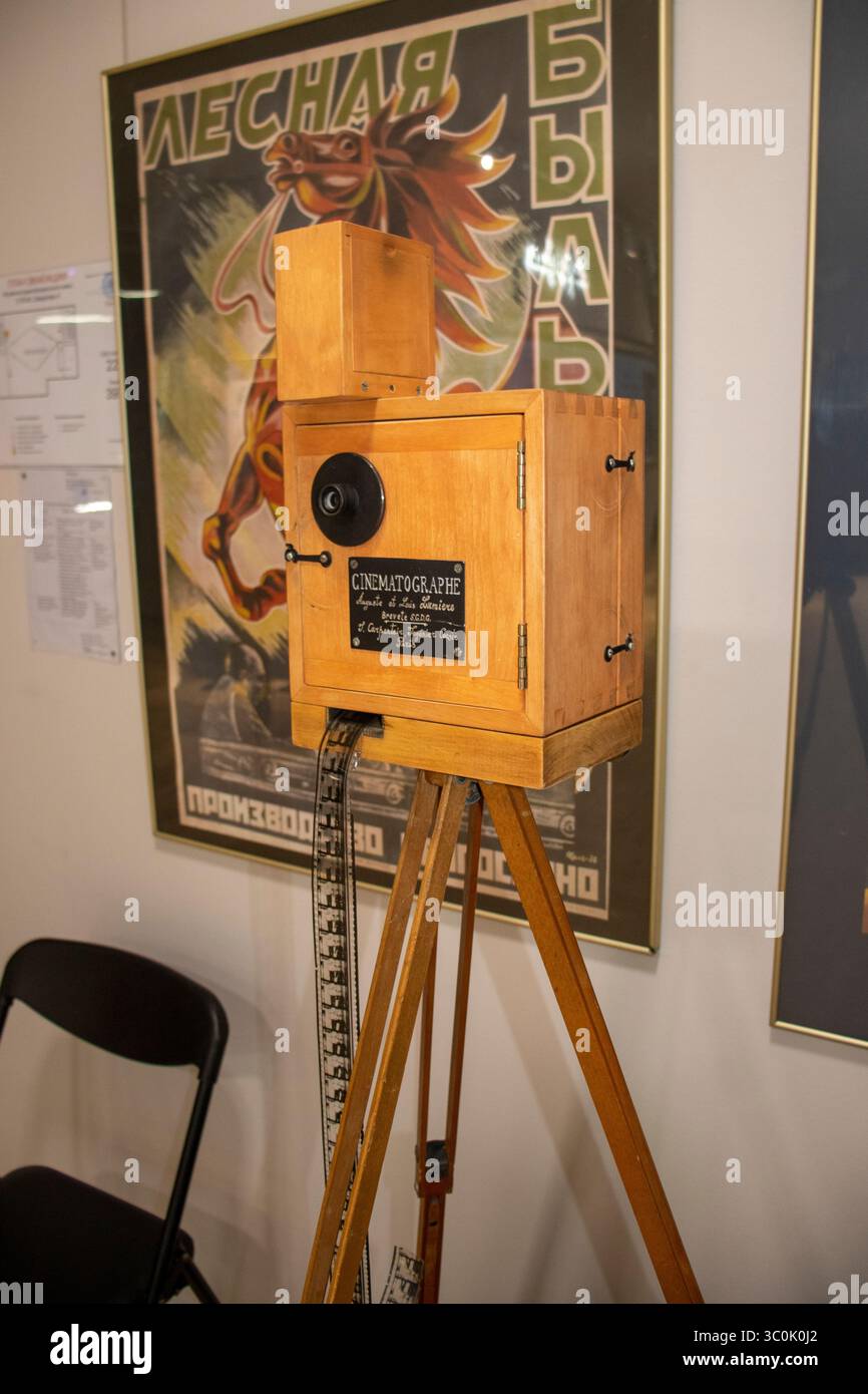 07.07.2025 - Minsk, Bielorussia - macchina fotografica d'epoca al museo della cinematografia Foto Stock