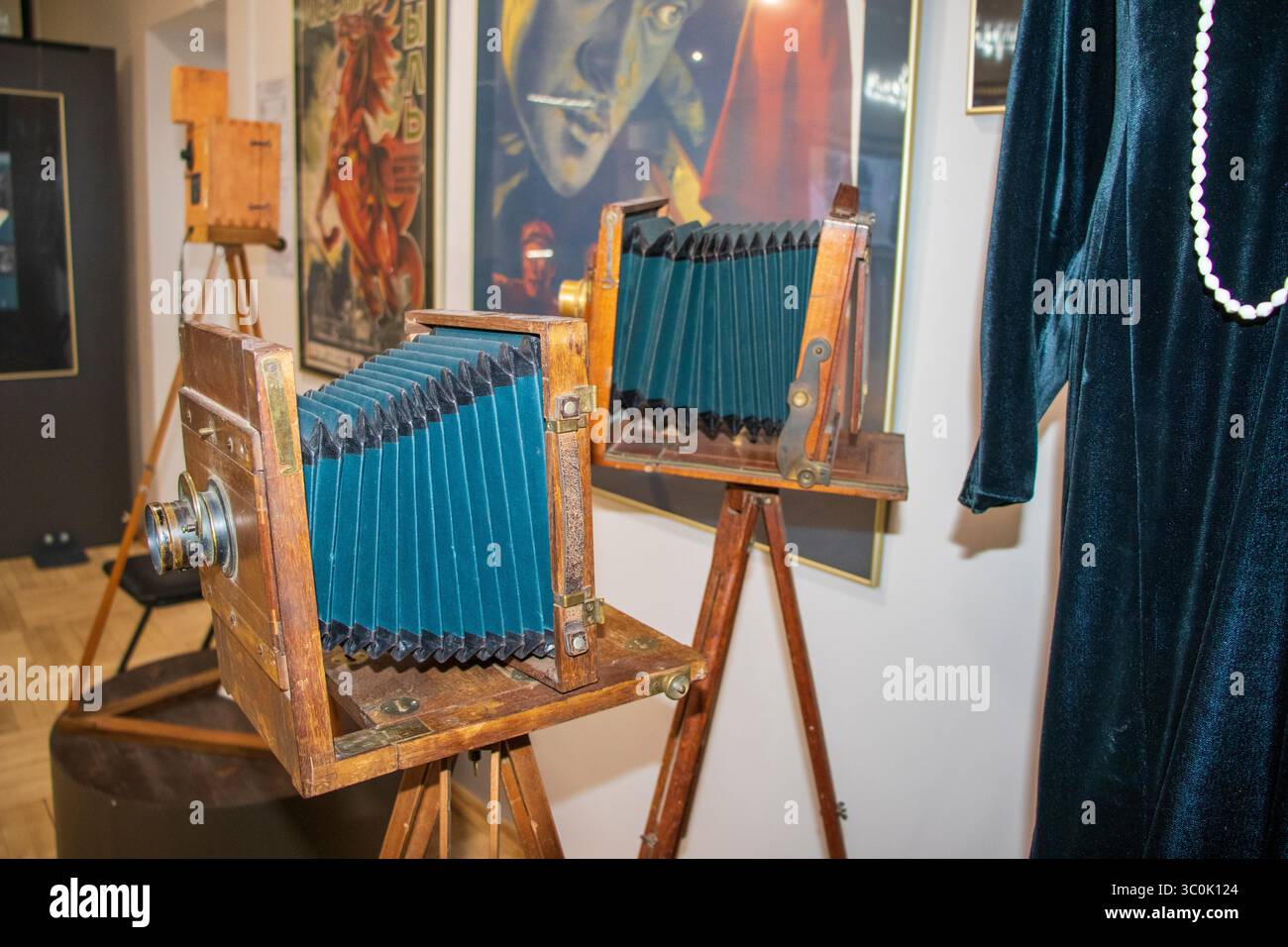 07.07.2025 - Minsk, Bielorussia - telecamere d'epoca in mostra al museo della cinematografia Foto Stock