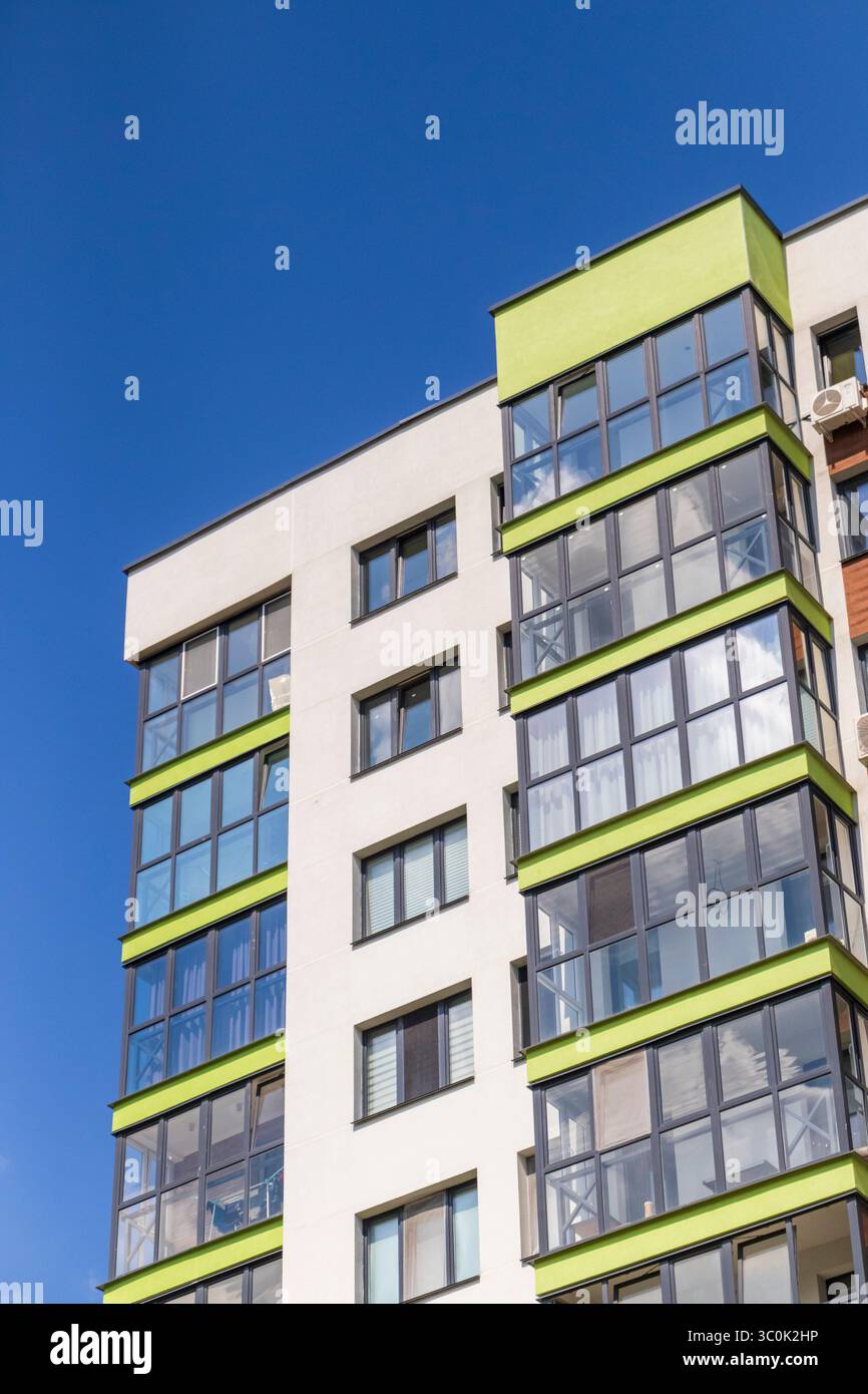 Facciata dell'edificio urbano e moderno Foto Stock