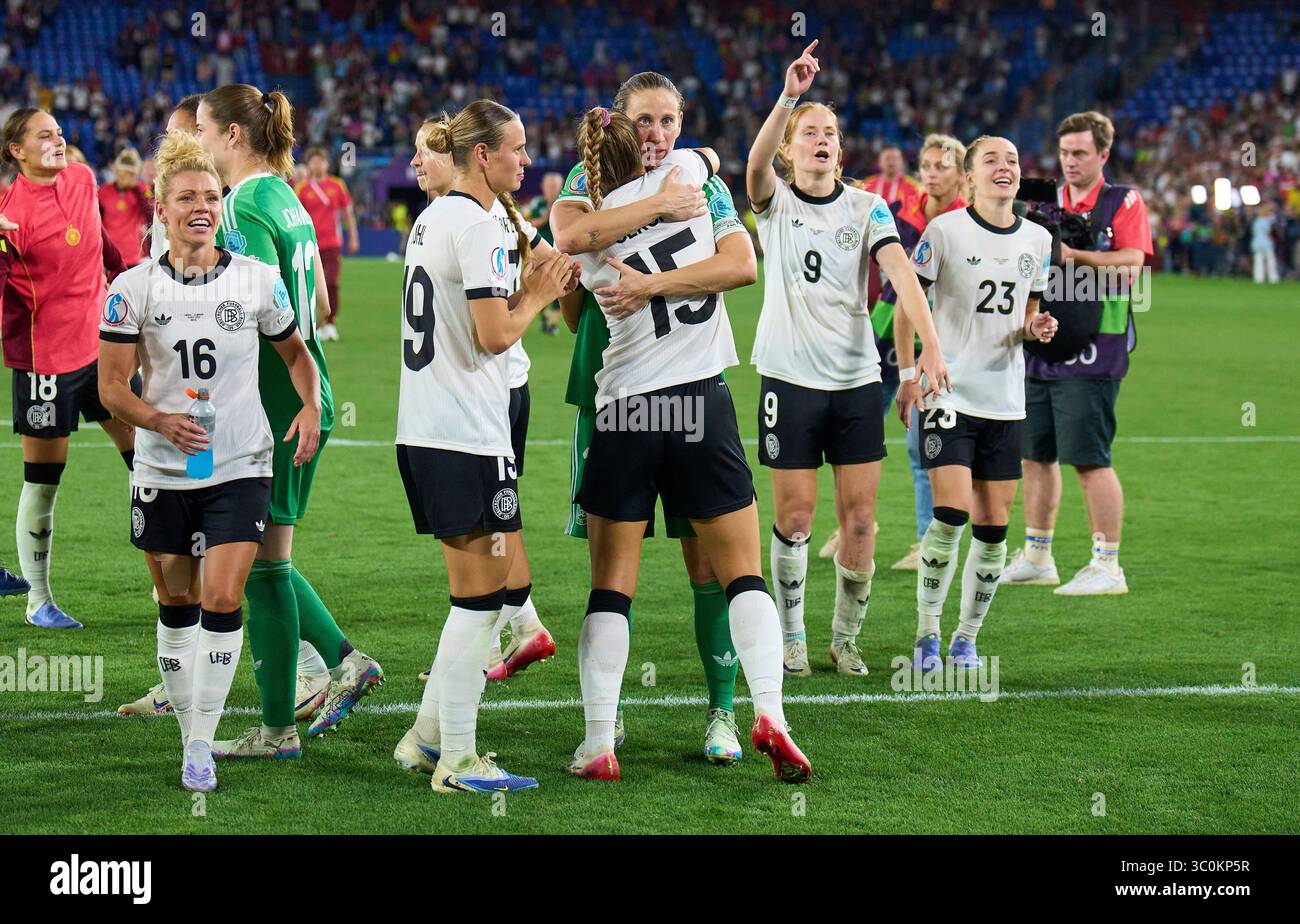 Basilea, Svizzera. 19 luglio 2025. Ann-Katrin Berger portiere n. 7 della squadra tedesca Celina Cerci n. 15 della squadra Germany Sjoeke Nuesken n. 9 della squadra Germany Klara Buehl n. 19 della squadra Germany Linda Dallmann n. 16 della squadra Germany Sophia Kleinherne n. 23 della squadra Germany festeggia la vittoria nei quarti di finale UEFA Women EURO 2025 FRANCIA - GERMANIA 5-6 N.E. 1-1 dopo 120 min nella stagione 2025/2026 al 19 luglio 2025 a St Jakob-Park Basilea, Svizzera. Fotografo: ddp Images/STAR-Images credito: ddp media GmbH/Alamy Live News Foto Stock