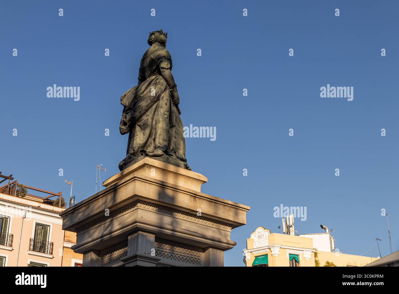 Madrid, Spagna. Monumento alla regina Isabella II in Plaza de Isabel II, di fronte al Teatro reale. Scolpita da Jose Piquer Duart nel 1850, onora il Foto Stock