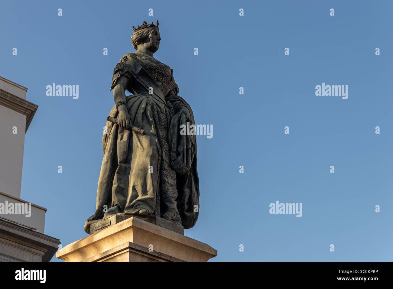 Madrid, Spagna. Monumento alla regina Isabella II in Plaza de Isabel II, di fronte al Teatro reale. Scolpita da Jose Piquer Duart nel 1850, onora il Foto Stock