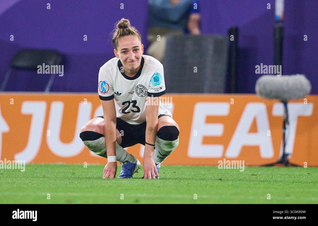 Basilea, Svizzera. 19 luglio 2025. Sophia Kleinherne #23 del Team Germany Giulia Gwinn #7 del Team Germany festeggia la vittoria dopo i quarti di finale UEFA Women EURO 2025 FRANCIA - GERMANIA 5-6 N.E. 1-1 dopo 120 minuti nella stagione 2025/2026 al 19 luglio 2025 a St. Jakob-Park Basilea, Svizzera. Fotografo: ddp Images/STAR-Images credito: ddp media GmbH/Alamy Live News Foto Stock