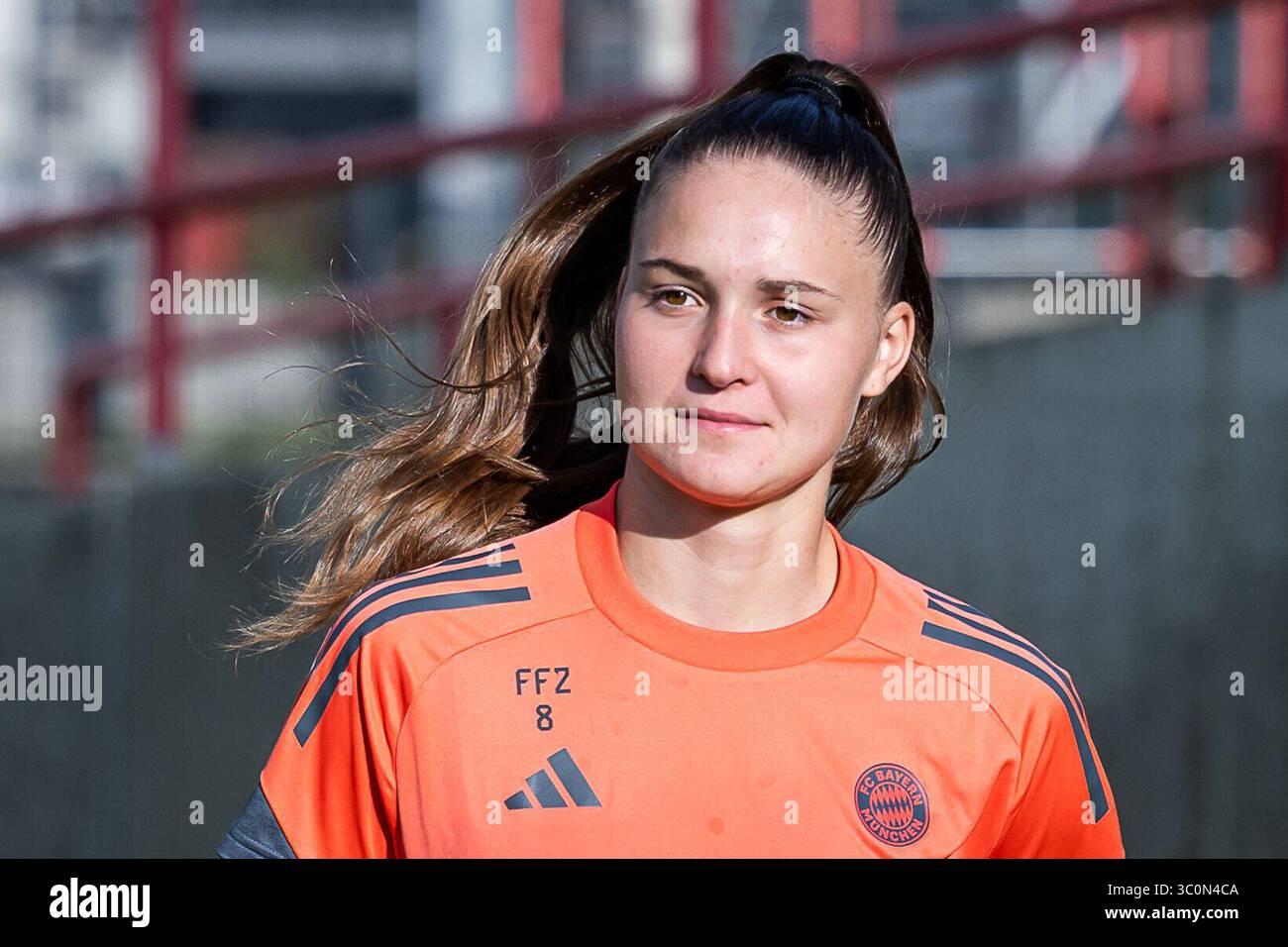 Monaco, Germania. 21 luglio 2025. Samira di Lauro (FC Bayern Muenchen Frauen II, #08)/Ritratto/Ritratto. FC Bayern Muenchen Frauen, Fussball, Google Pixel Frauen-Bundesliga, Trainingseinheit, Saison 2025/2026, 21.07.2025. (LE NORMATIVE DFL DFB VIETANO QUALSIASI USO DI FOTOGRAFIE COME SEQUENZE DI IMMAGINI E/O QUASI-VIDEO). Foto: Eibner-Pressefoto/Heike Feiner credito: dpa/Alamy Live News Foto Stock
