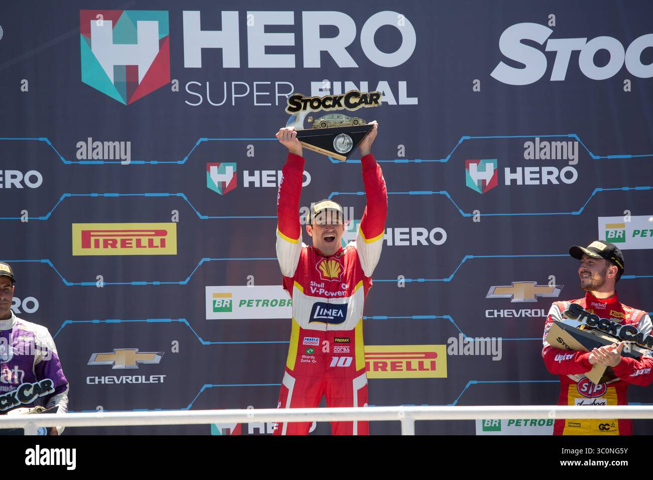 9 dicembre 2018 - San Paolo, San Paolo, Brasile - novembre 2018 - #10 RICARDO ZONTA della Shell V-Power, vincitore della fase finale del campionato 2018 della Stock Car brasiliana, sul circuito Interlagos, a San Paolo, Brasile. (Immagine di credito: Â© Paulo Lopes via ZUMA Wire) (immagine di credito: © Paulo Lopes/ZUMA Wire) Foto Stock
