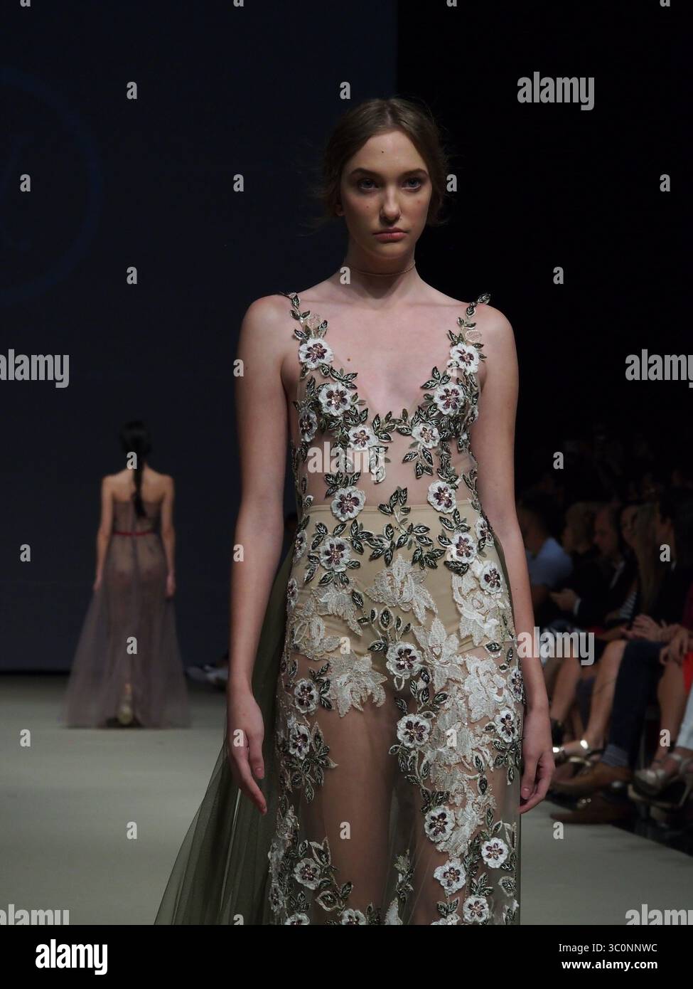 25 aprile 2017 - Lima, Lima, Perù - il design di Yahel Waisman nel festival Lima Fashion Week 2017 (LIFWEEK 2017). L'evento mostra i migliori designer peruviani per la stagione autunno-inverno 2017 dal 25 al 28 aprile presso il Centro Congressi di Lima. (Immagine di credito: © Carlos Garcia Granthon/ZUMA Wire) Foto Stock