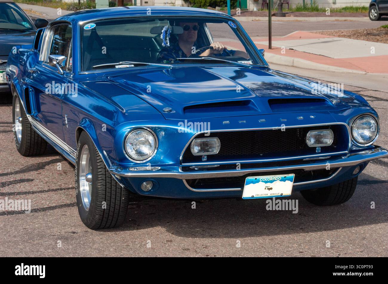 WOODLAND PARK, COLORADO, USA: Una Ford Mustang Shelby Cobra Fastback del 1968 partecipa alla Above the Clouds Classic Car Poker Run con oltre 200 auto. Foto Stock
