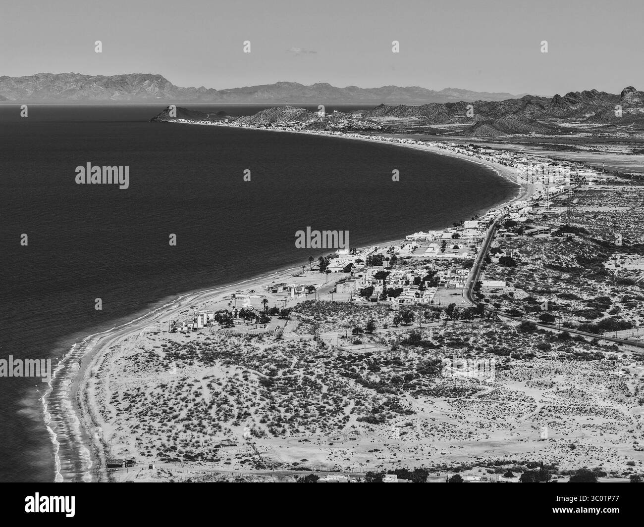 Kino Bay, nel comune di Hermosillo, parte del Golfo di California, noto anche come Mare di Cortez o Mare di Bermejo, si trova nella regione centro-occidentale dello stato di Sonora, nel deserto di Sonora, e sulla costa del Mare di Cortez. La città messicana di Kino Viejo 2025 (foto di Luis Gutierrez/ Norte Photo) Bahía de Kino en municipio de Hermosillo parte del golfo de California también como mar de Cortés o mar Bermejo, en la región centro-oeste del estado de Sonora, en la zona del desierto sonorense y en la costa del mar de Cortés. pueblo mexicano Kino Viejo (foto di Luis Foto Stock