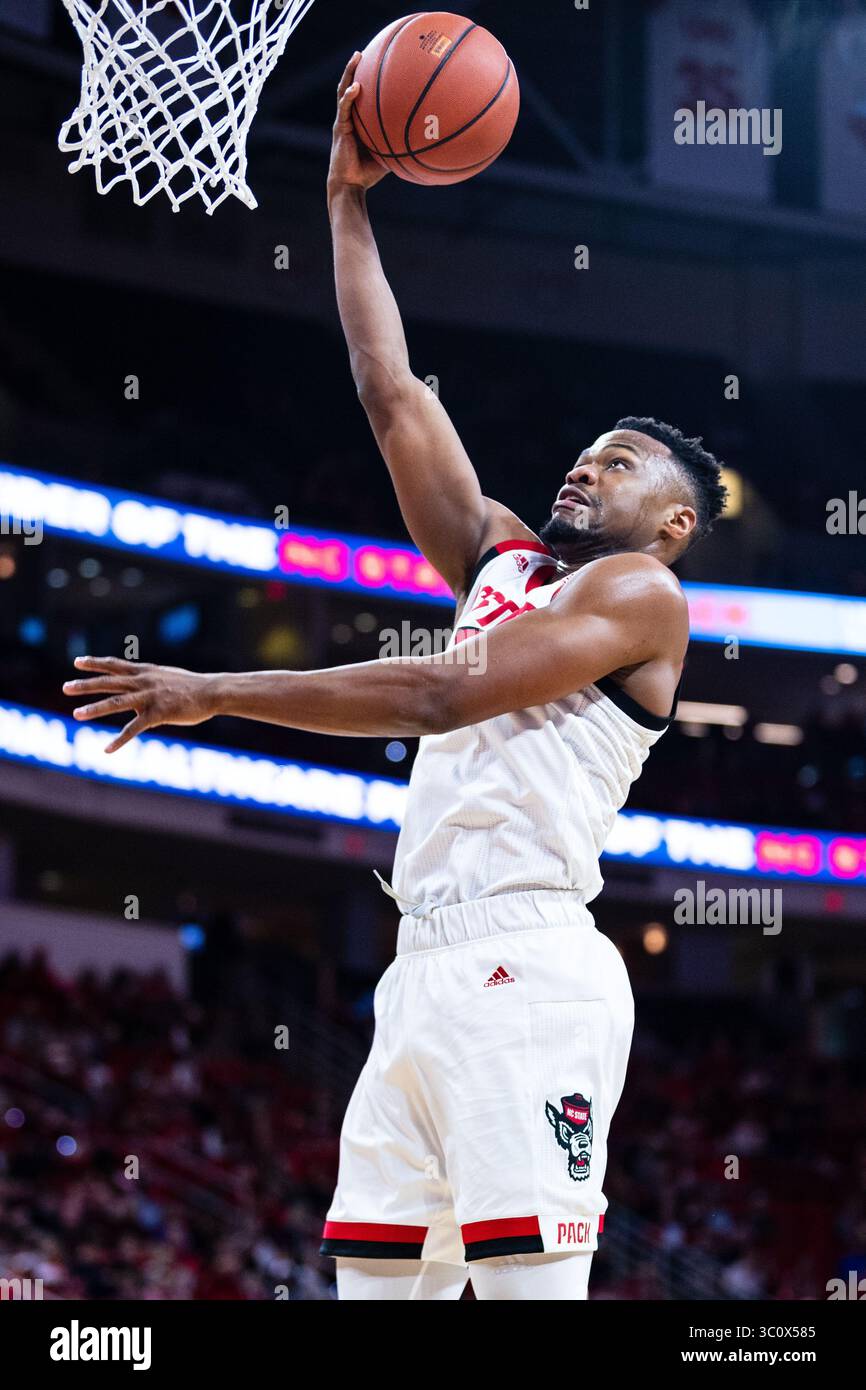 North Carolina State Wolfpack guardia Torin Dorn (2) durante la partita di pallacanestro del NCAA College tra USC Upstate Spartans e NC State Wolfpack alla PNC Arena sabato 22 dicembre 2018 a Raleigh, North Carolina. Jacob Kupferman/CSM(immagine di credito: &Copy; Jacob Kupferman/CSM tramite filo ZUMA) Foto Stock