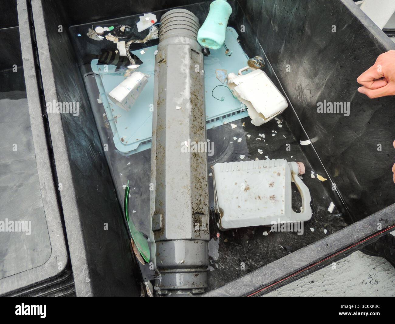 29 luglio 2015 - Oceano Pacifico, Stati Uniti - campioni di plastica prelevati dalla Great Pacific Garbage Patch. Si trova nel North Pacific Gyre, tra le Hawaii e la California. (Immagine di credito: © The Ocean Cleanup/ZUMA Wire) Foto Stock