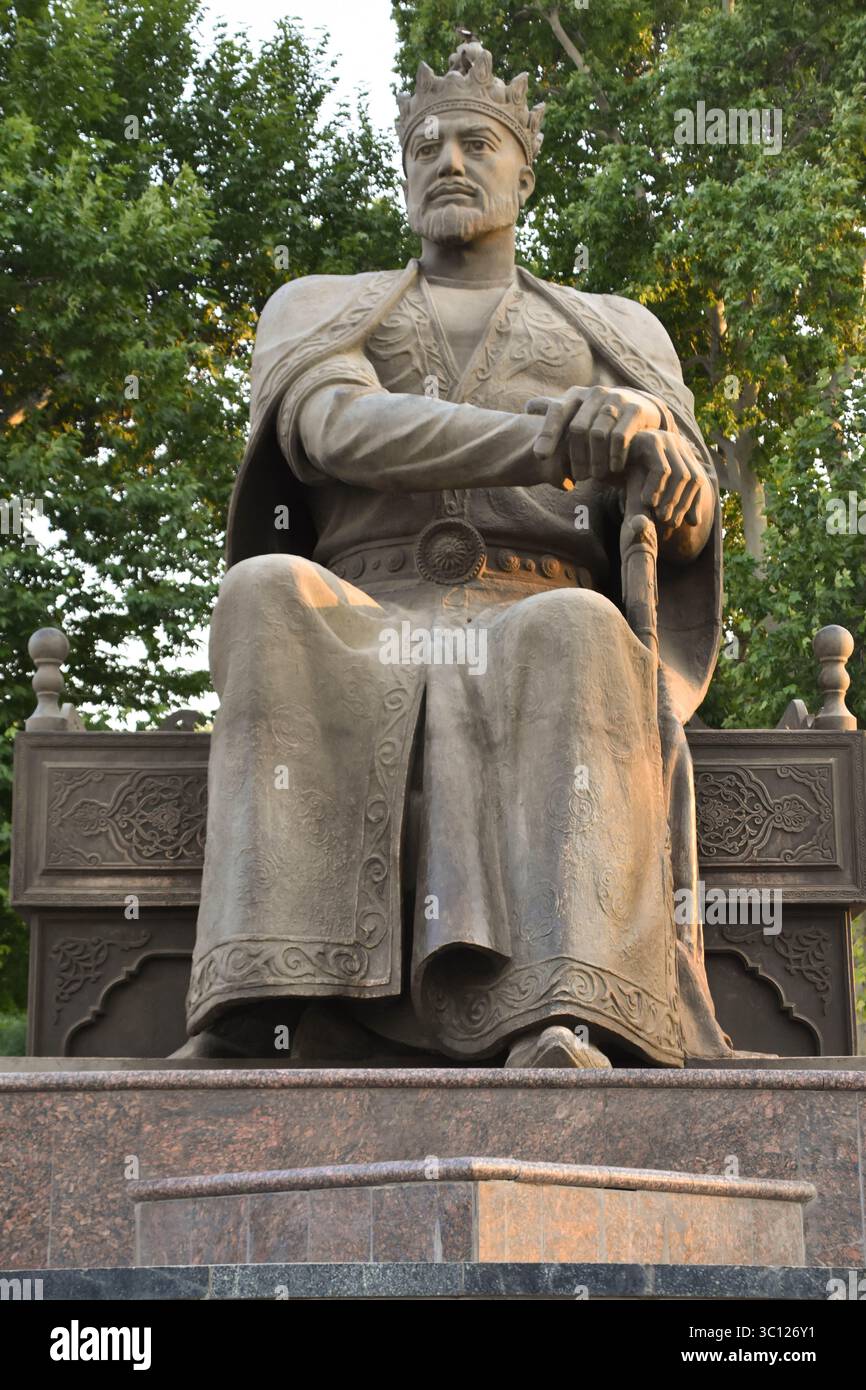 Statua del sovrano timuride Amir Temur a Samarcanda, Uzbekistan Foto Stock