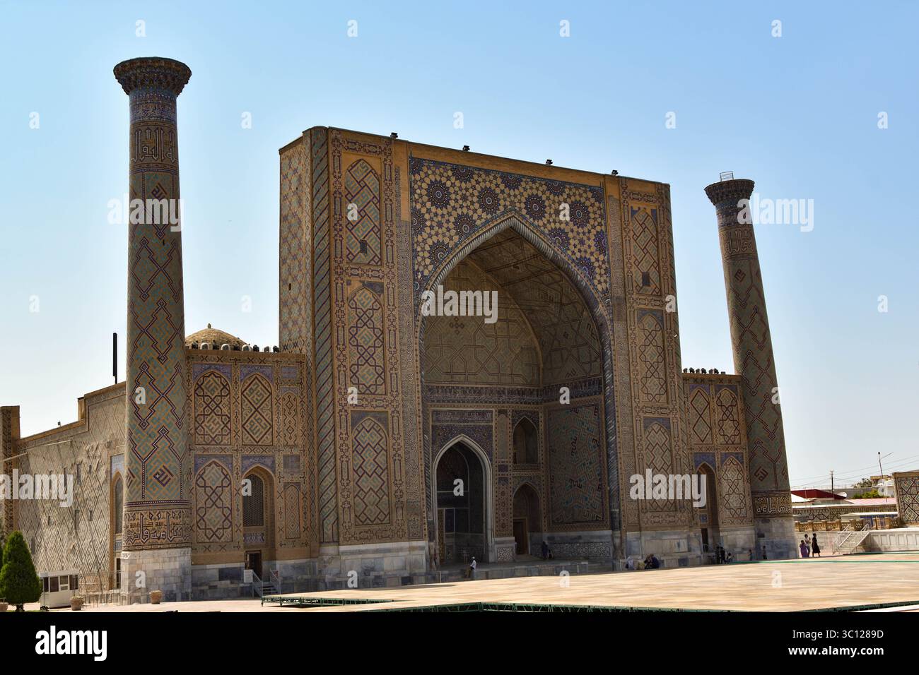 Madrasa Ulugh-Beg nell'antica città della via della seta di Samarcanda Foto Stock