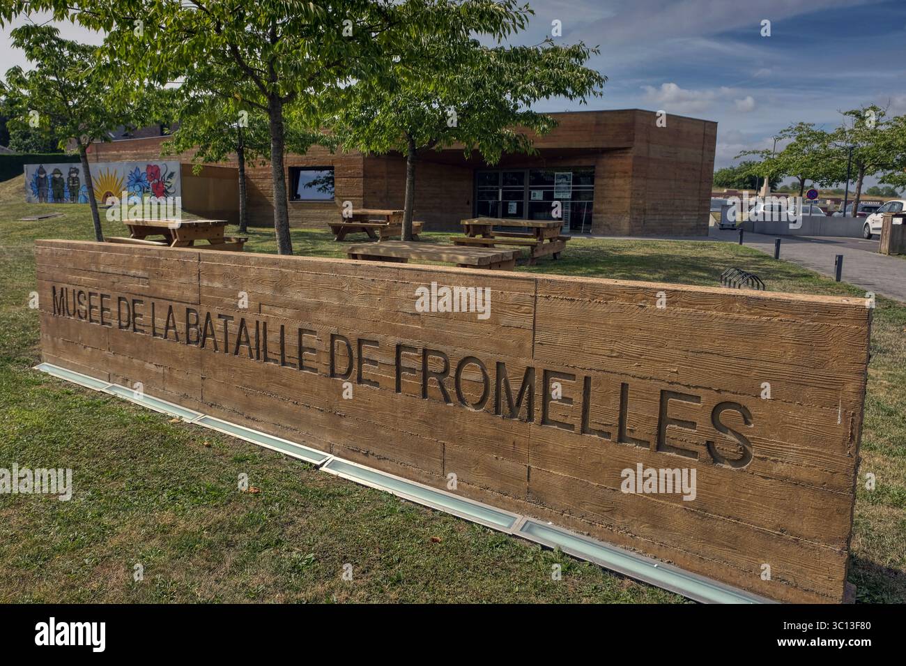 Musee de la Bataille de Fromelles e Fromelles (Bosco dei Fagiani) cimitero militare a Fromelles, Francia Foto Stock