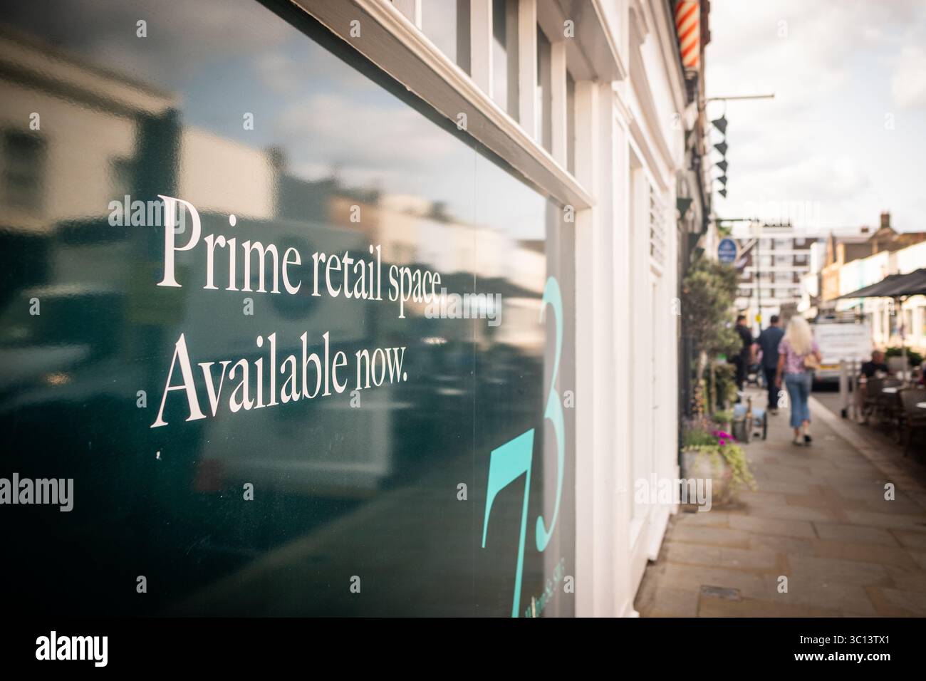 "Prime Retail Space" viene pubblicizzato in un negozio libero nella via principale del centro di Londra Foto Stock "Prime Retail Space" viene pubblicizzato in un negozio libero nella via principale del centro di Londra Foto Stock