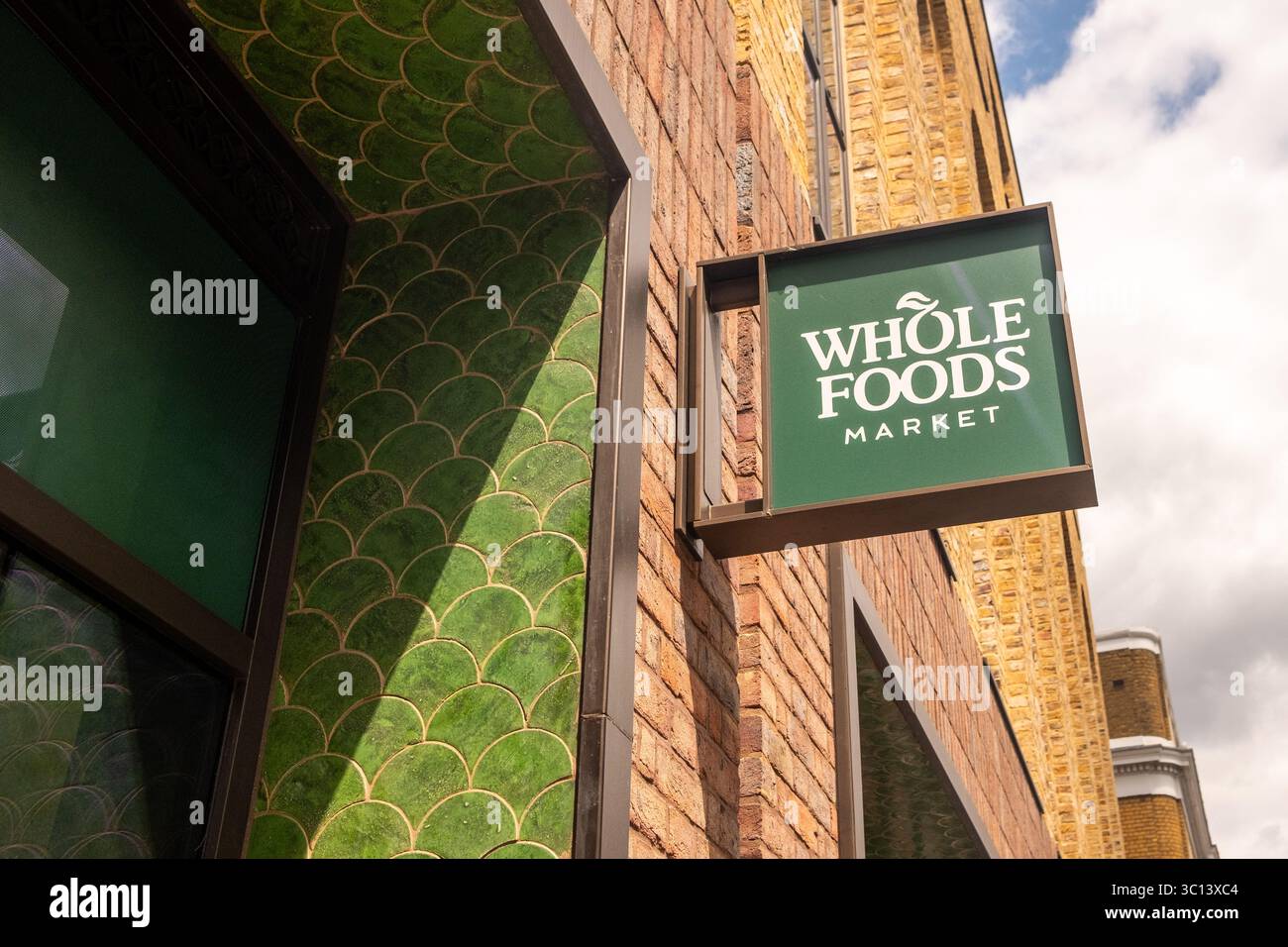 LONDRA - 16 LUGLIO 2025: Negozio Whole Foods Market sulla Kings Road a Chelsea Foto Stock