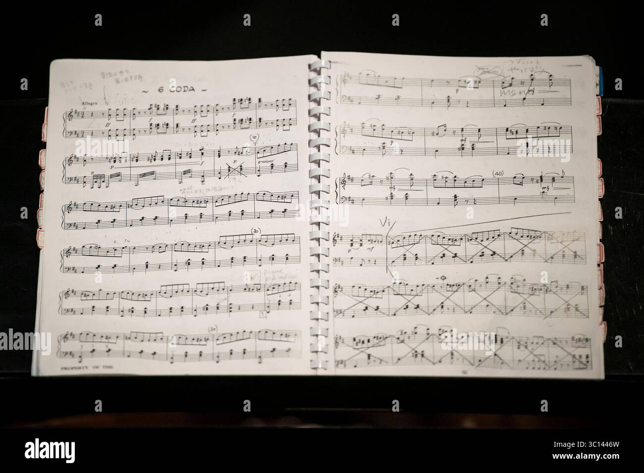 Londra, Regno Unito. 22 luglio 2025. La partitura per pianoforte in un photocall per «Giselle» del National Ballet of Japan nel suo debutto nel Regno Unito alla Royal Opera House da parte del direttore artistico della compagnia Miyako Yoshida, la prima ballerina giapponese ad essere diventata ballerina principale nella storia del Royal Ballet. Crediti: Stephen Chung / Alamy Live News Foto Stock