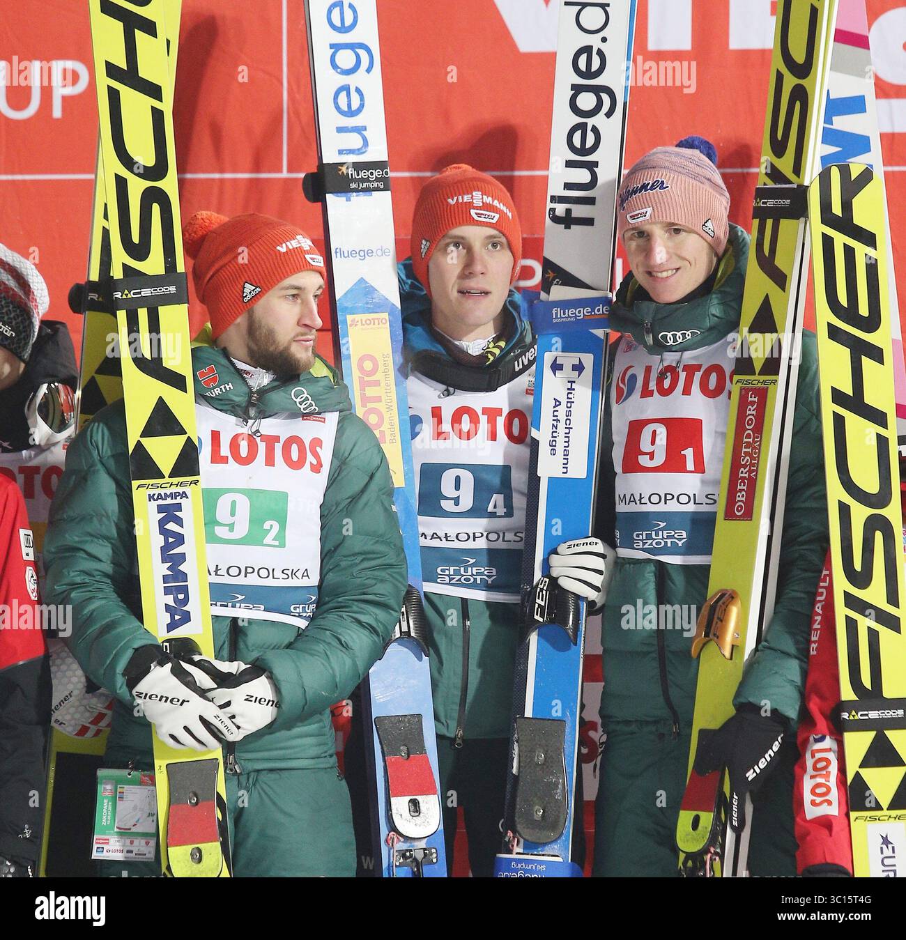 19 gennaio 2019 - Zakopane, Polonia - KARL GEIGER, MARKUS EISENBICHLER, STEPHAN LEYHE visto festeggiare dopo aver vinto la competizione a squadre della FIS Ski Jumping World Cup a Zakopane. (Immagine di credito: © Damian Klamka/ZUMA Wire) Foto Stock