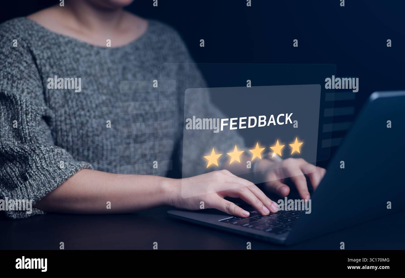 Concetto di feedback. Sondaggio sulla soddisfazione dei clienti, valutazione dell'esperienza di assistenza fornita dall'utente sull'applicazione online. Valutazione del cliente Foto Stock