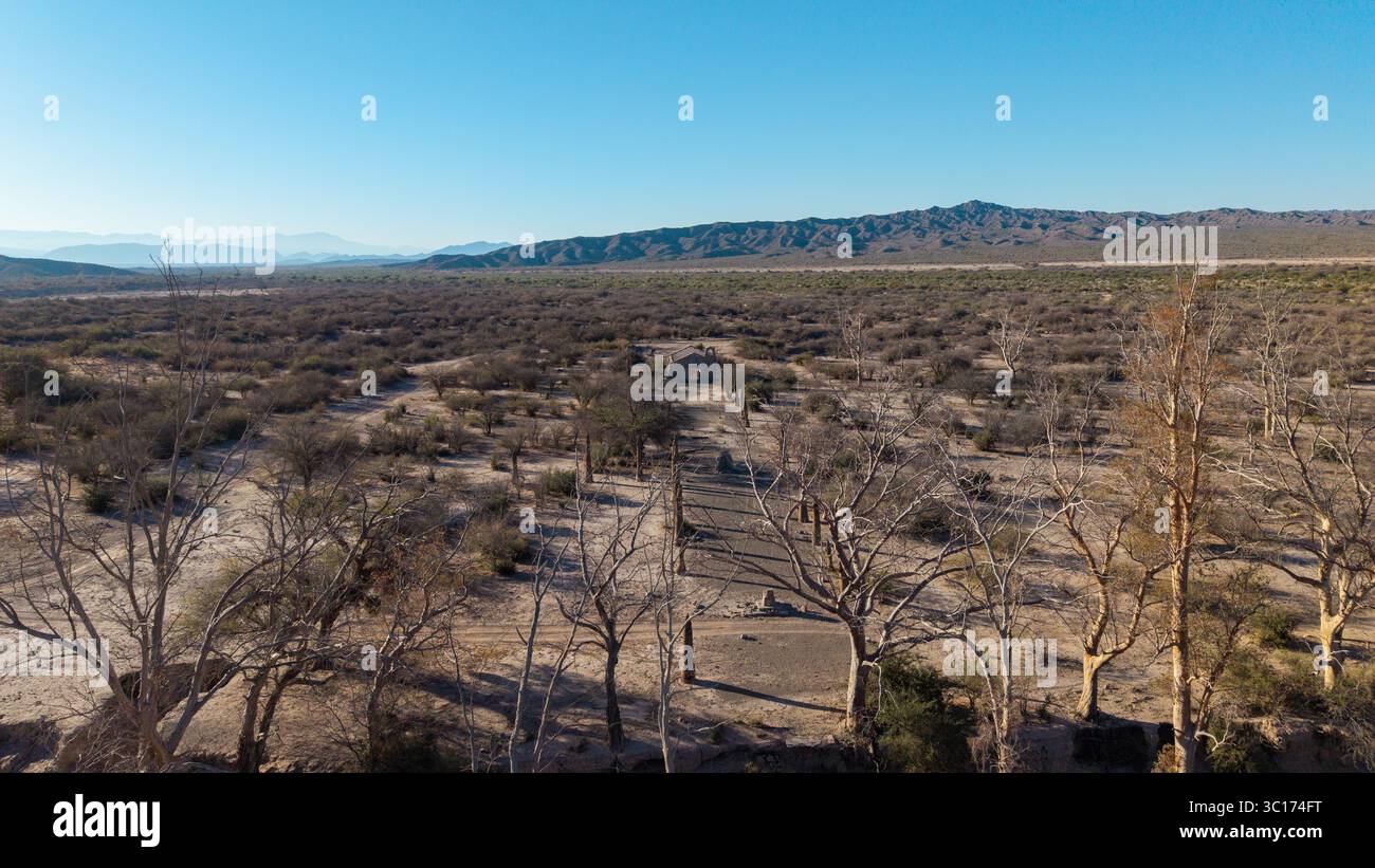 Vista aerea della città abbandonata di Tucunuco, ai piedi della Route 40 a San Juan. Foto Stock