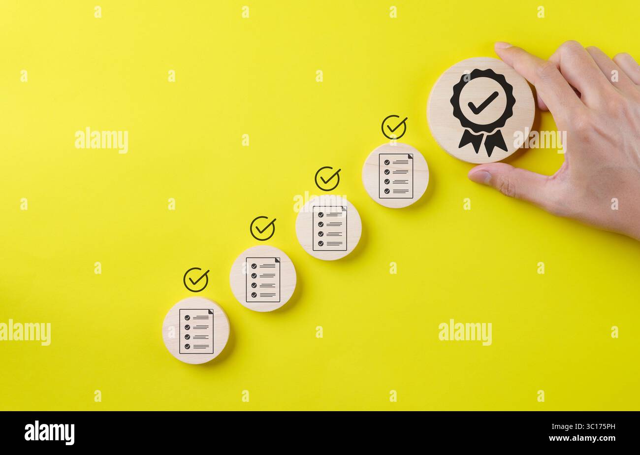 Concetto di certificato di qualità. Garanzia di qualità garanzia di servizio controllo standard Internet business Technology, elenco di controllo documenti standardizzazione ISO Foto Stock