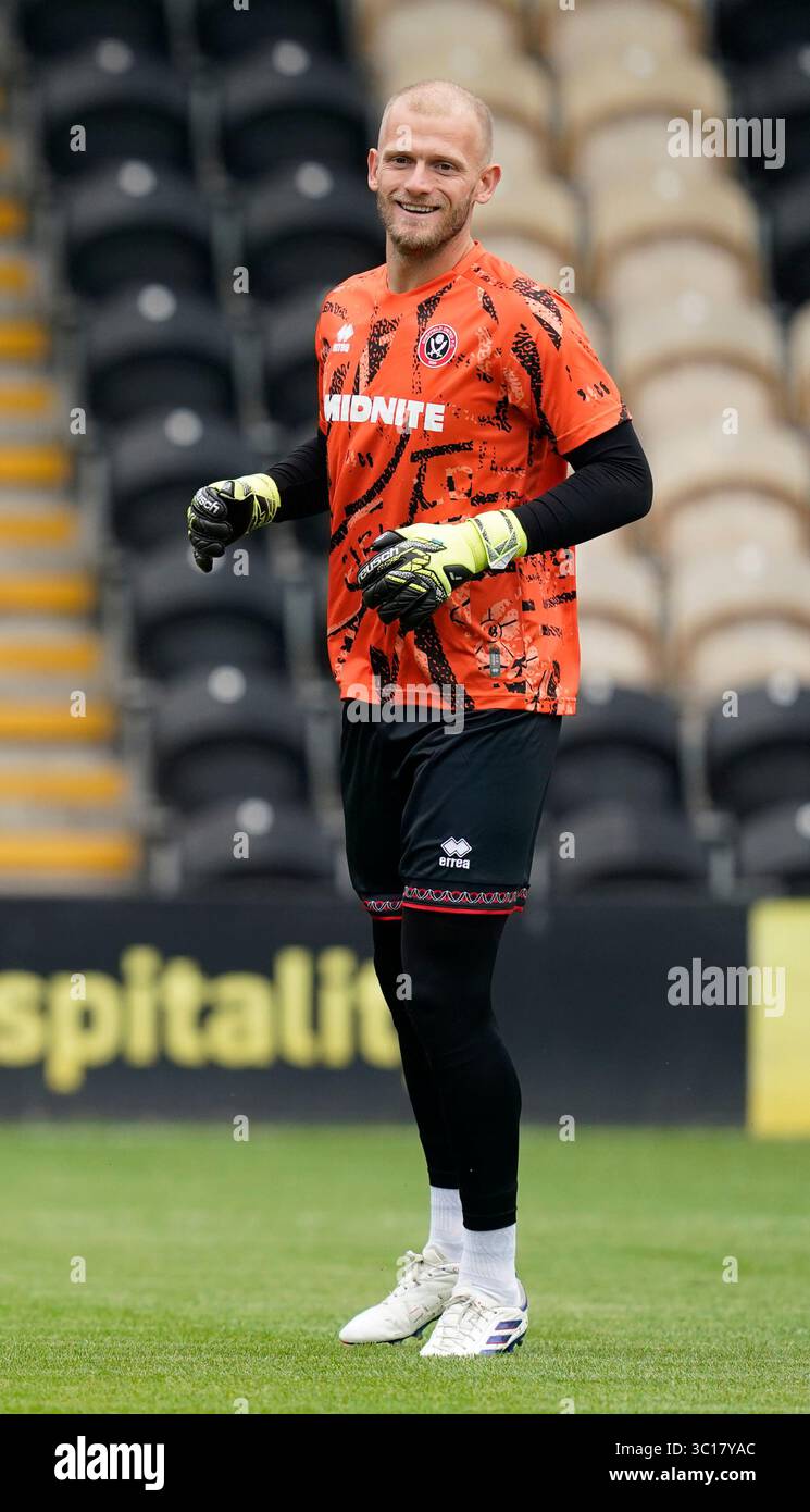 Burton Upon Trent, Regno Unito. 22 luglio 2025. Adam Davies dello Sheffield United durante l'amichevole tra Burton Albion e Sheffield United pre Season al Pirelli Stadium di Burton Upon Trent. Il credito per immagini dovrebbe essere: Andrew Yates/Sportimage Credit: Sportimage Ltd/Alamy Live News Foto Stock
